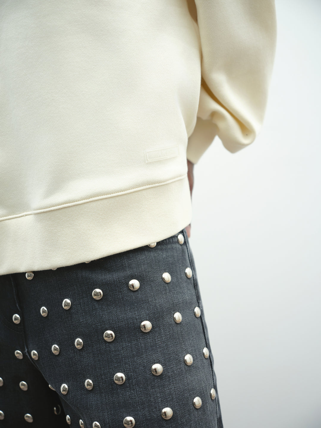 Bermuda AKEP in denim con borchie