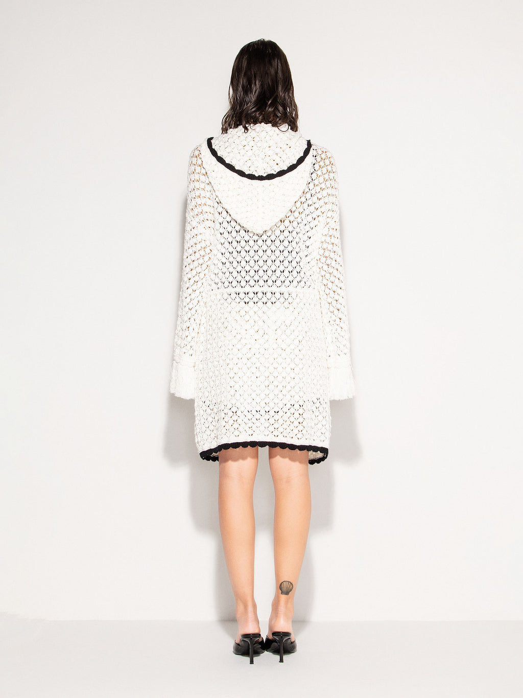 Cardigan lungo AKEP con cappuccio e profili a contrasto