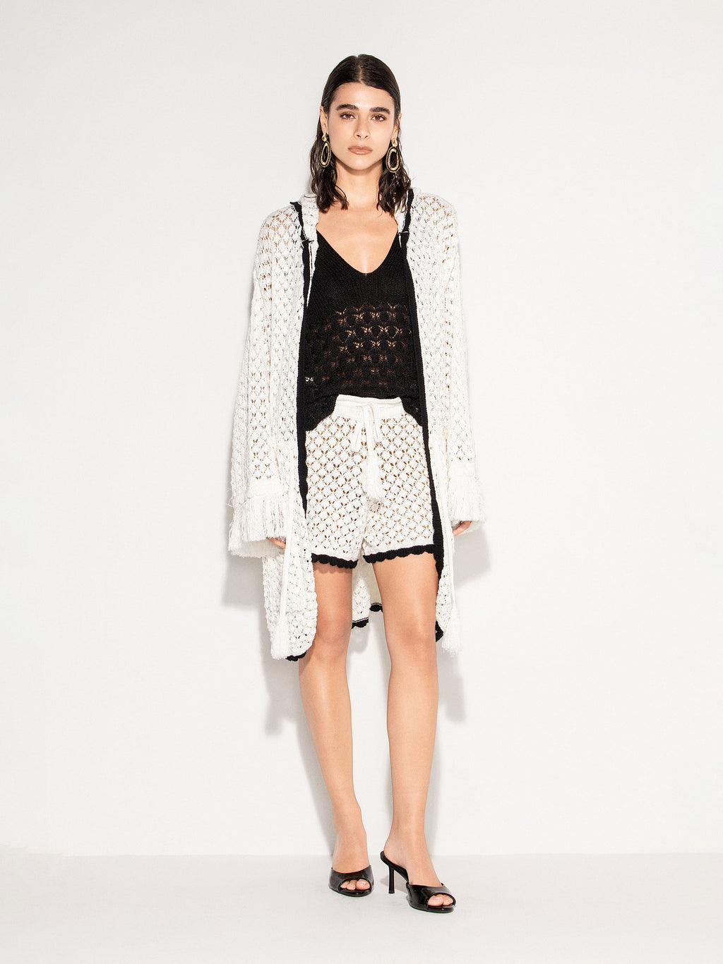 Cardigan lungo AKEP con cappuccio e profili a contrasto