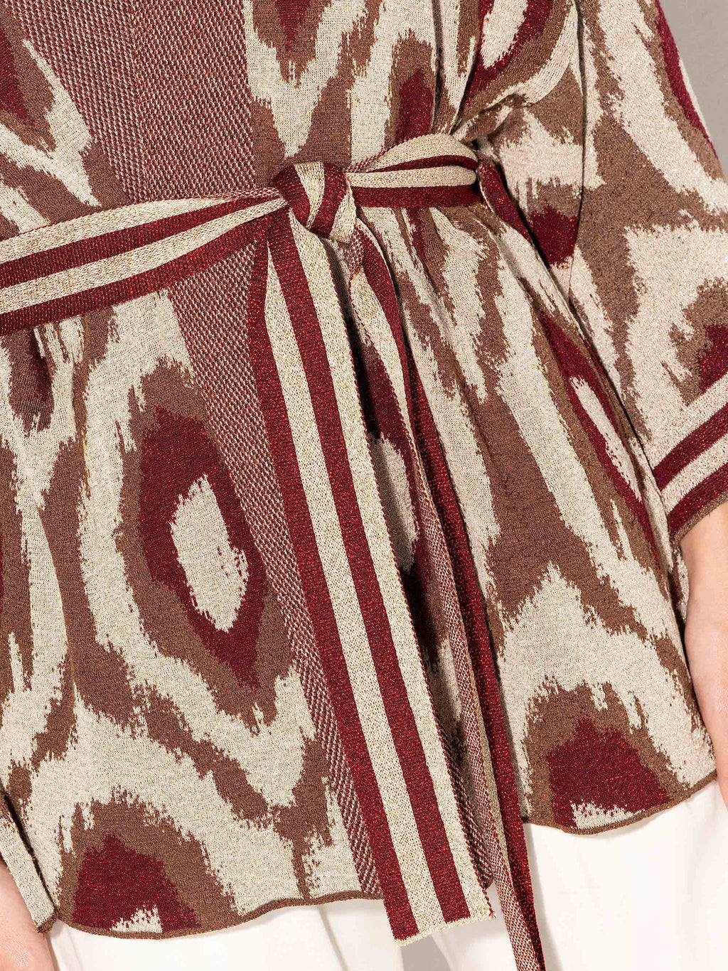 Poncho AKEP con frange e motivo geometrico