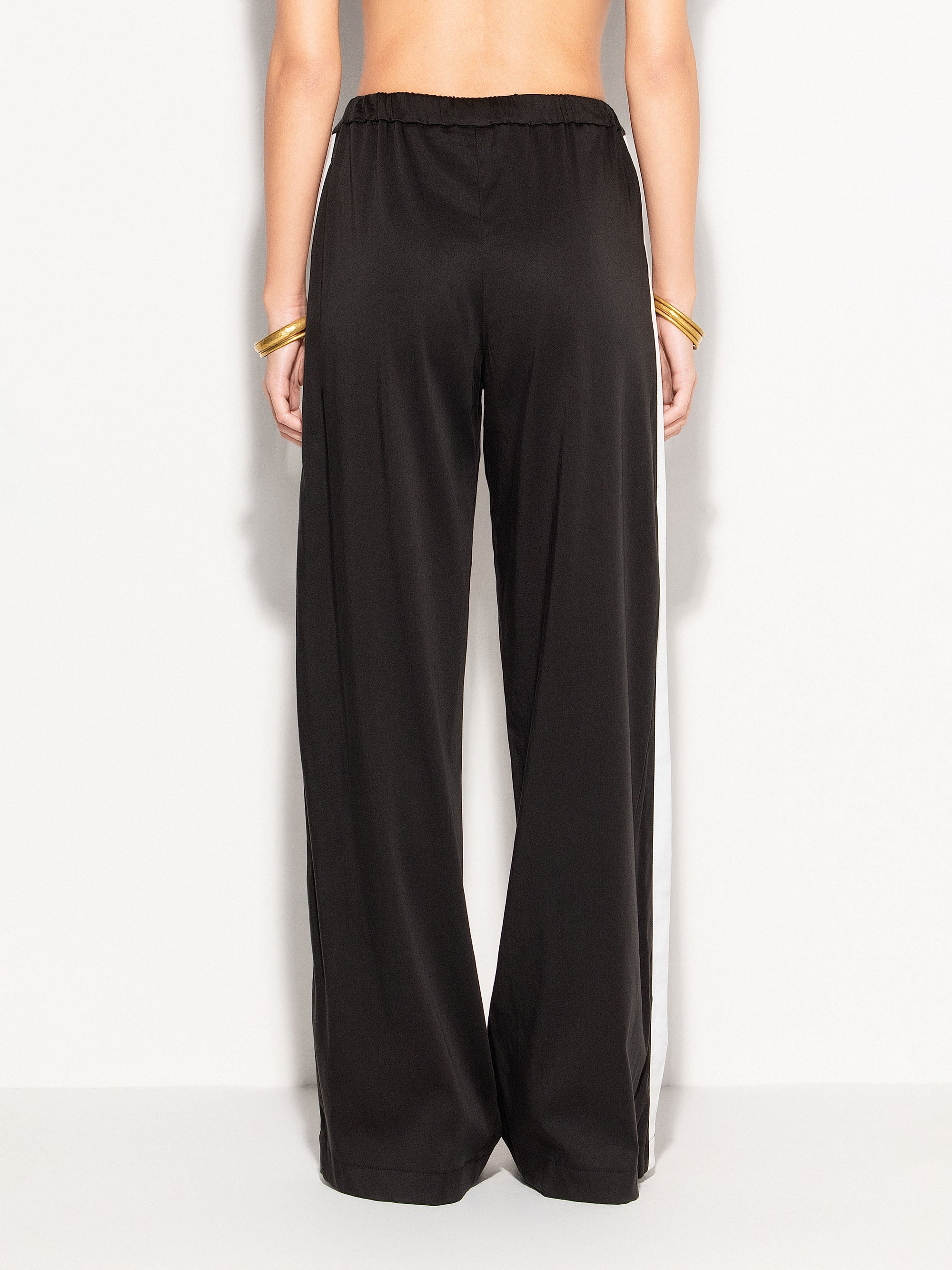 Pantaloni AKEP con banda laterale a contrasto