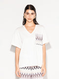 T-shirt AKEP con scollo a V