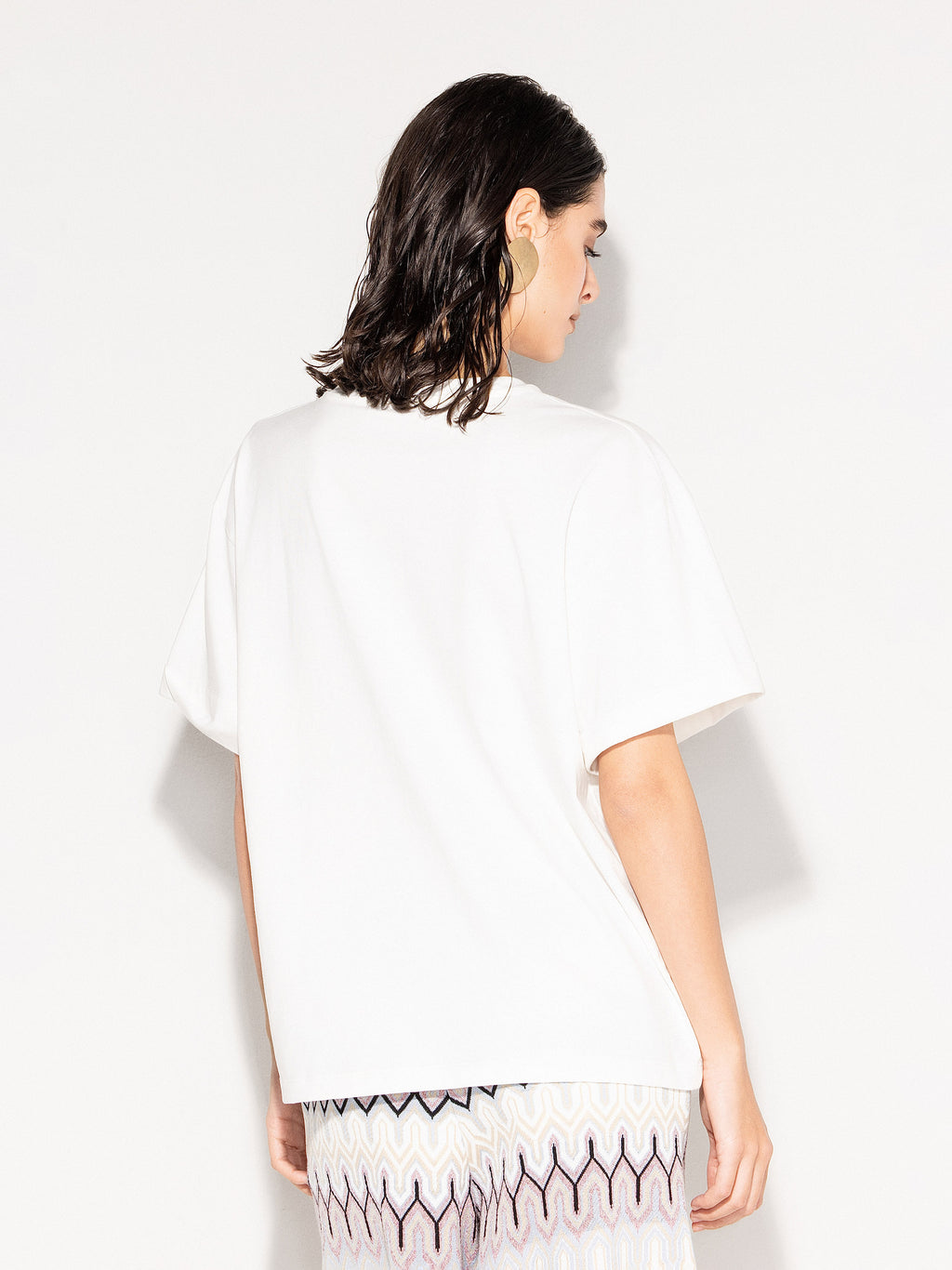 T-shirt AKEP con scollo a V