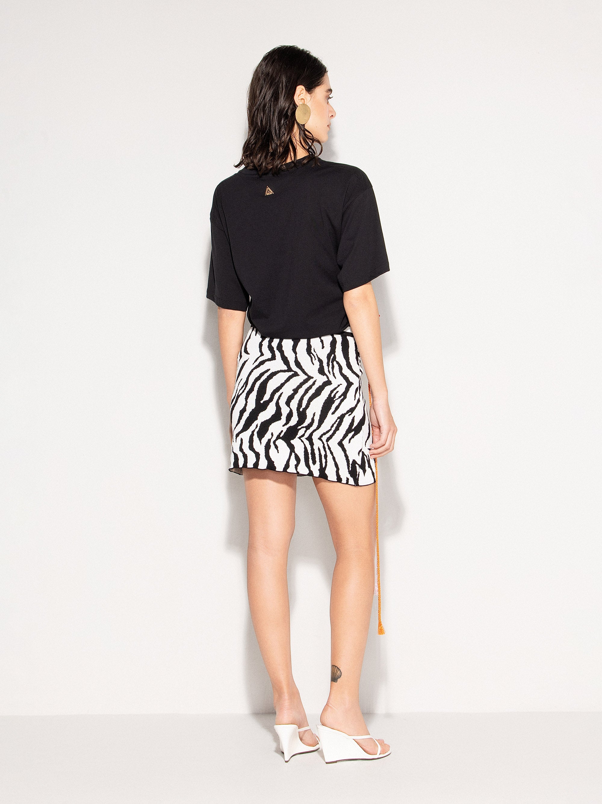 T-shirt AKEP con coulisse laterale