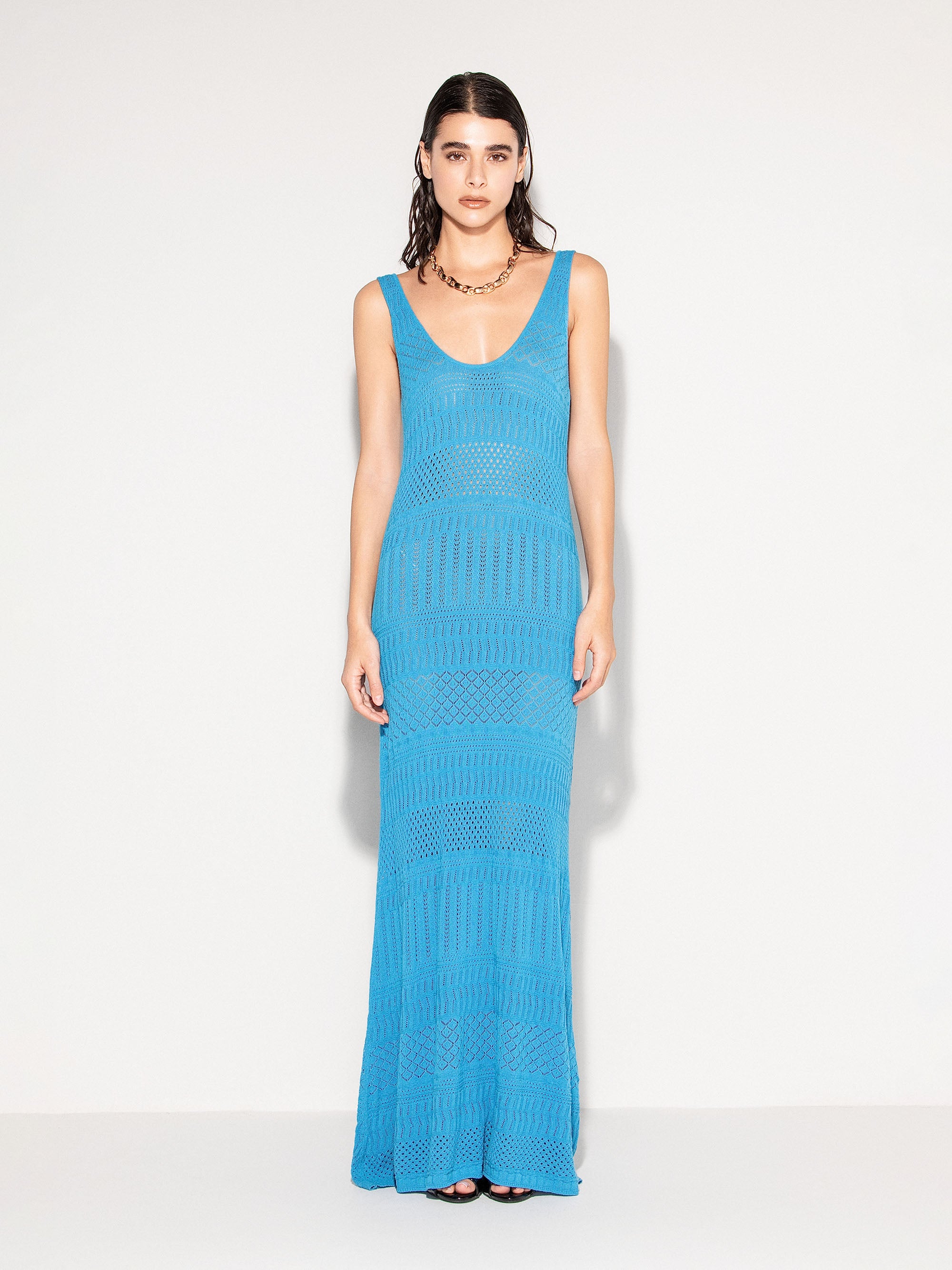 Abito lungo AKEP con scollo a V