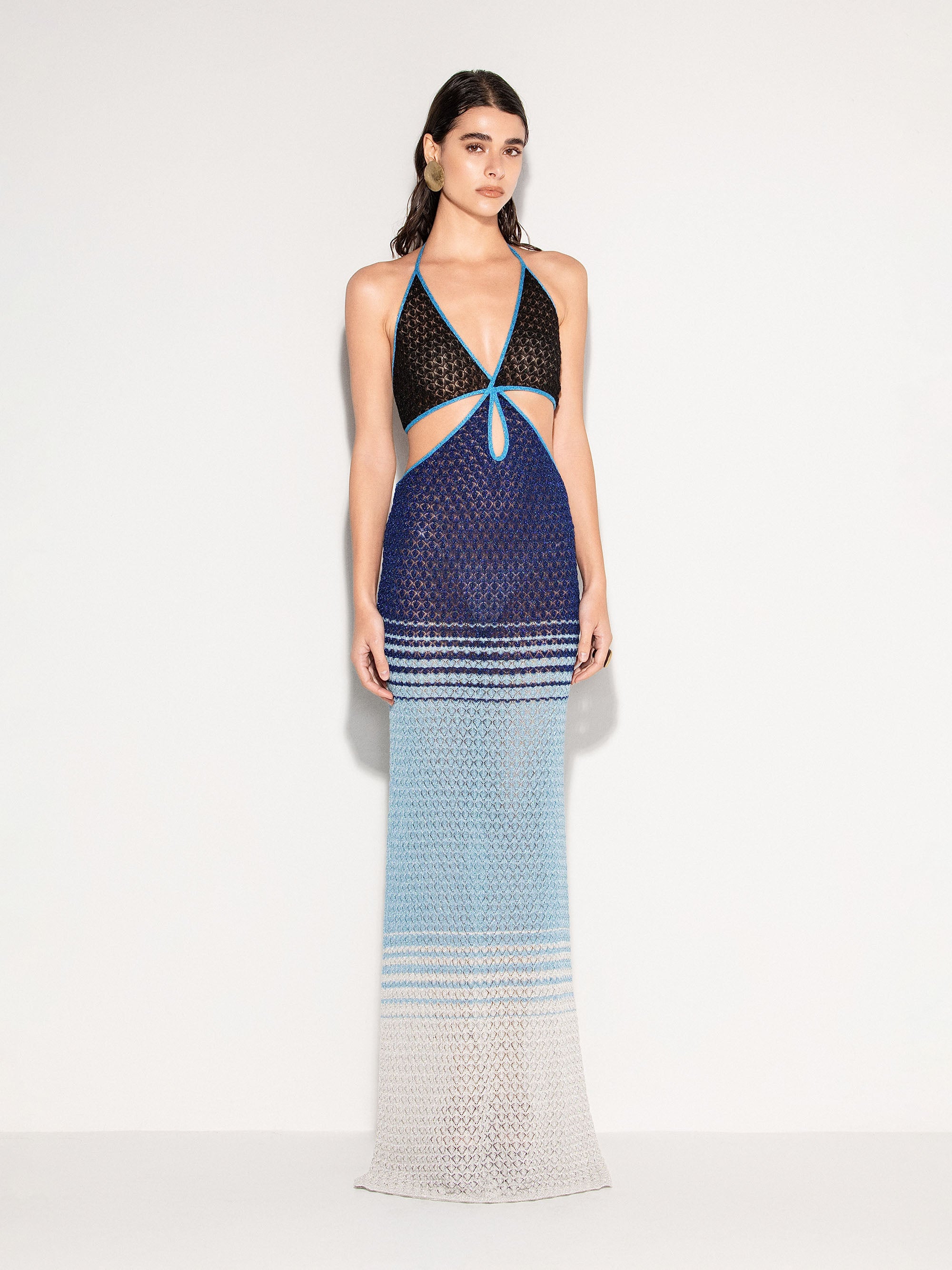 Abito lungo AKEP con scollo profondo e sfumature