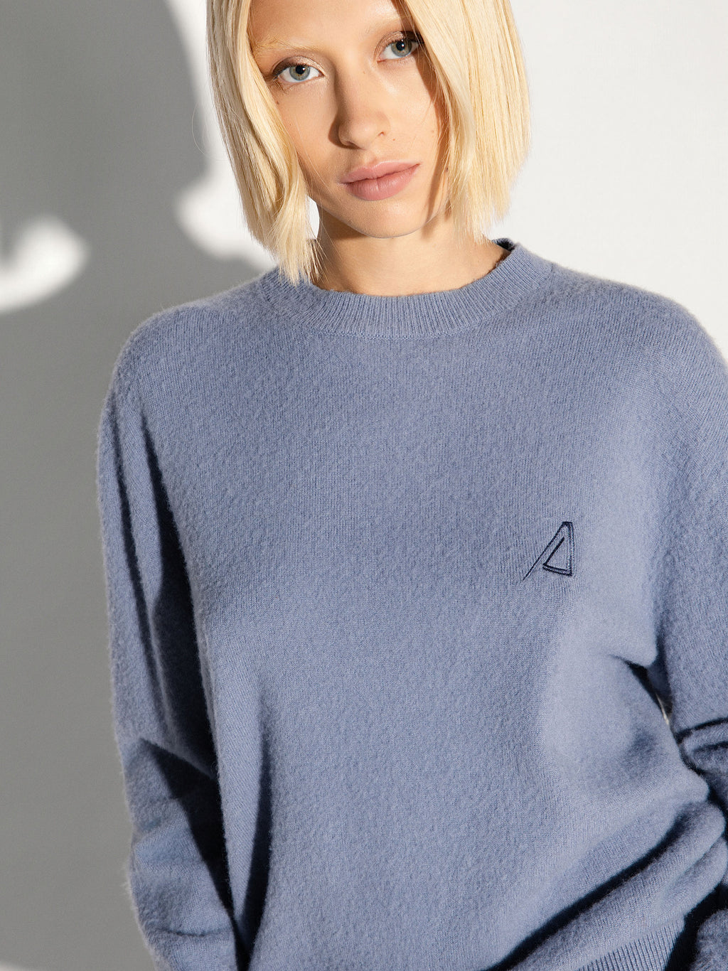 Pullover girocollo AKEP ricamato in cashmere