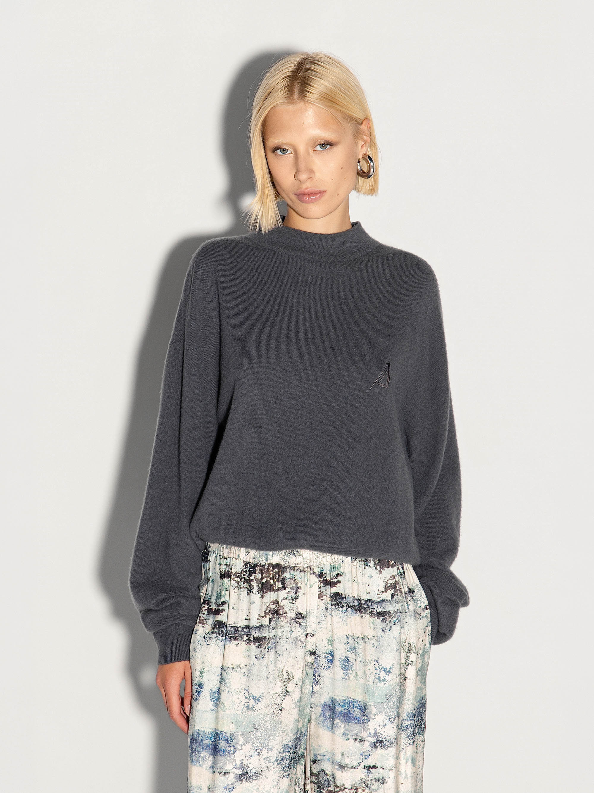 Pullover AKEP schiena scoperta ricamato