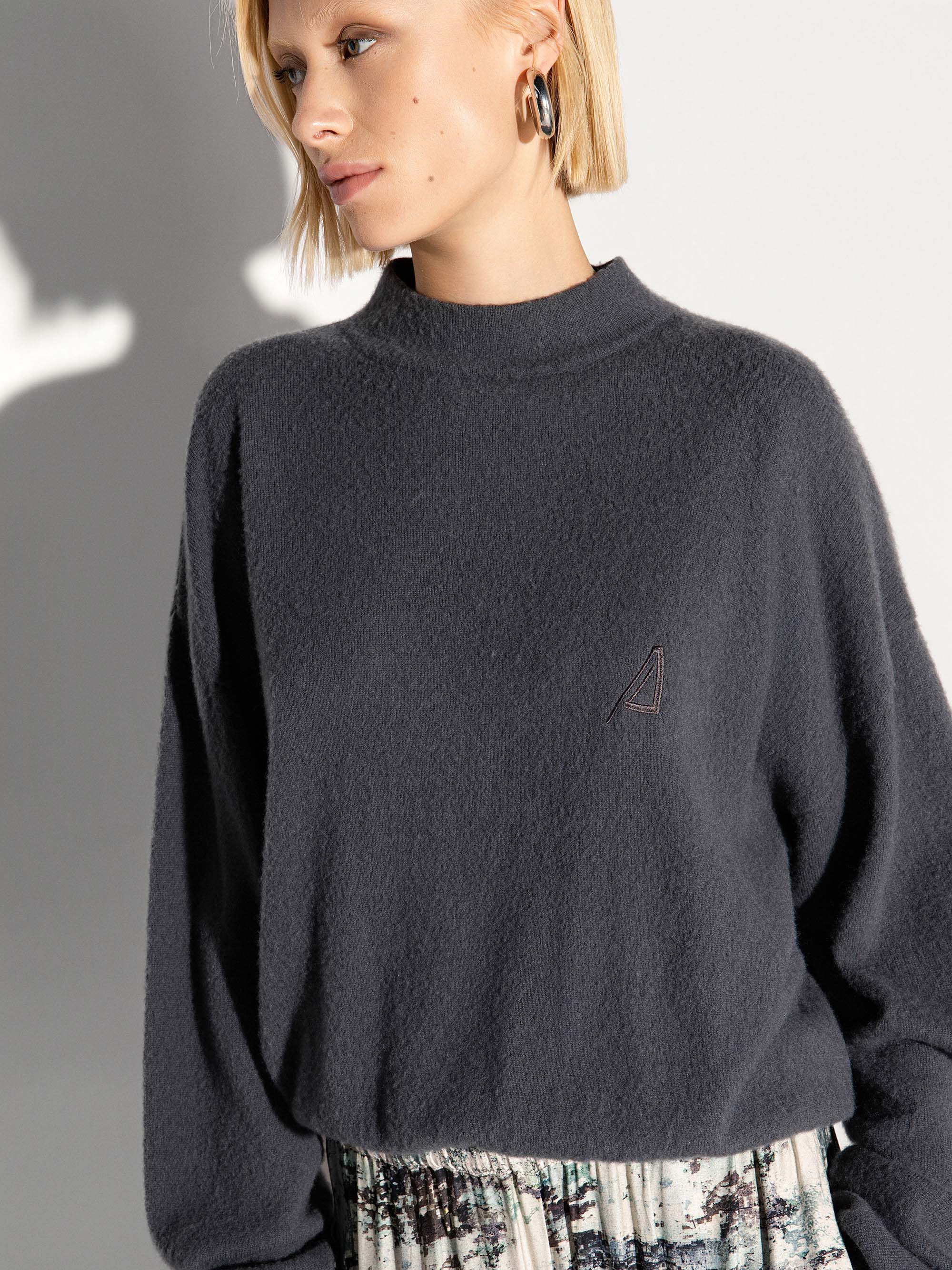 Pullover AKEP schiena scoperta ricamato