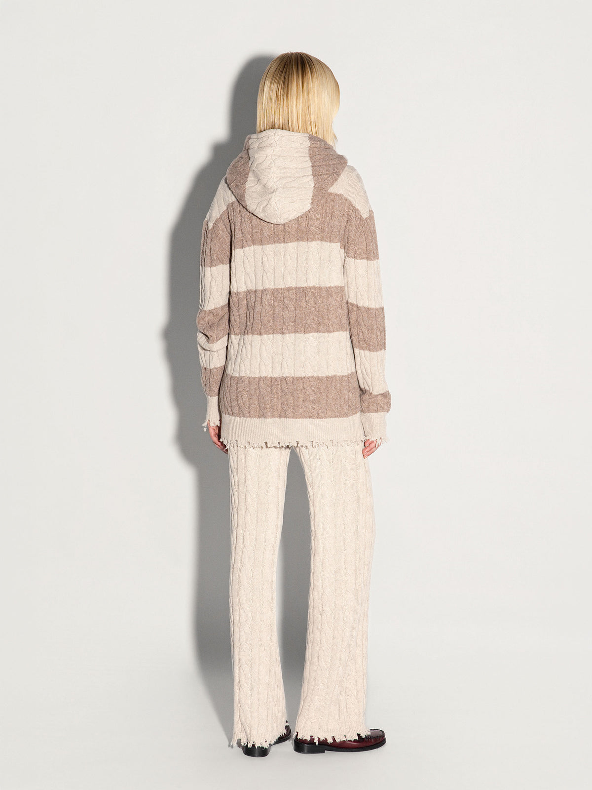 Pullover AKEP con cappuccio a trecce