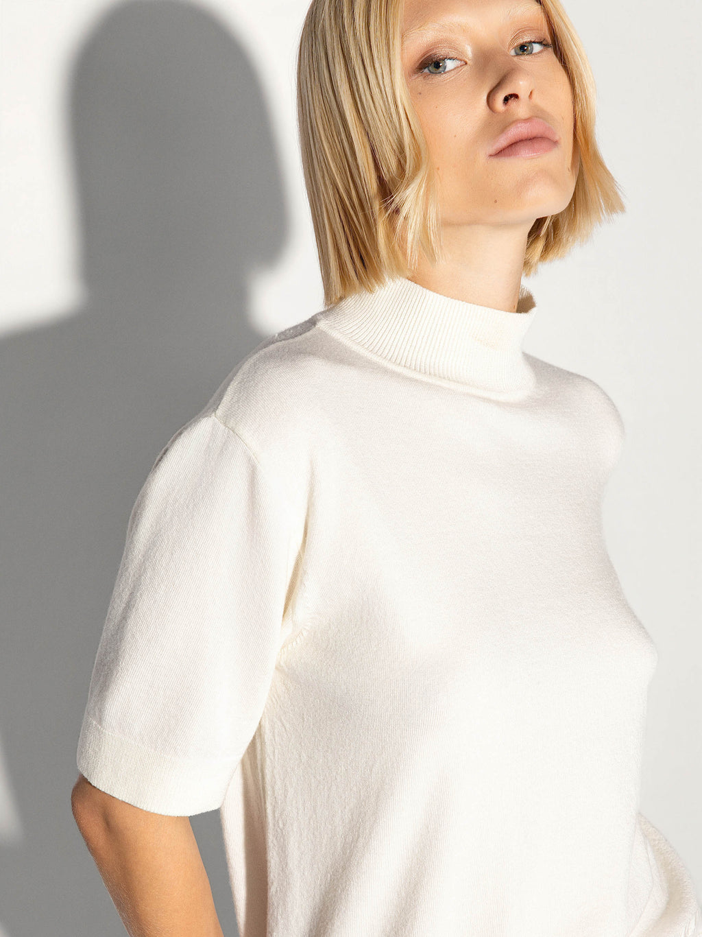 Pullover dolcevita AKEP ricamato manica corta