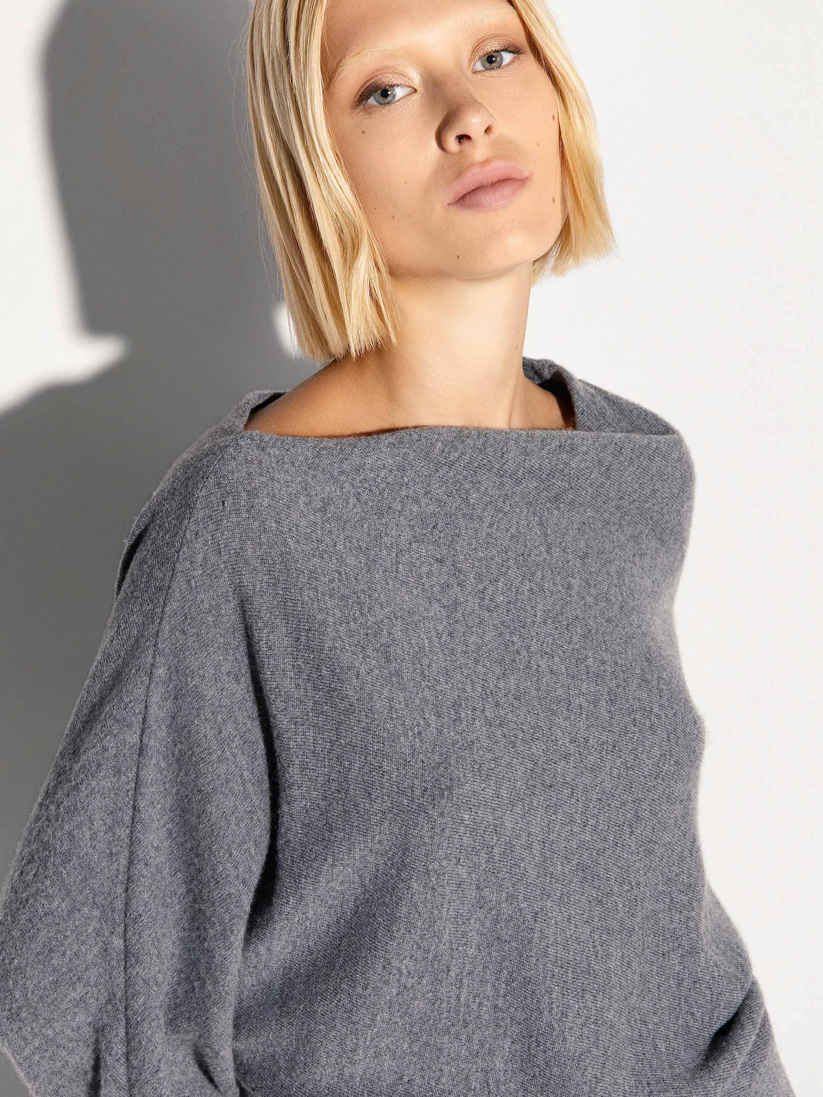 Pullover AKEP asimmetrico in cashmere