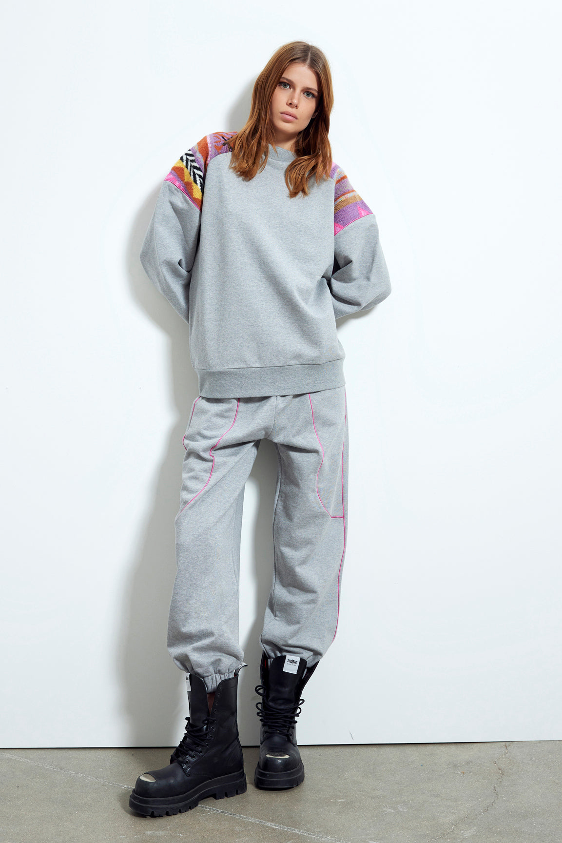#colore_grigio
