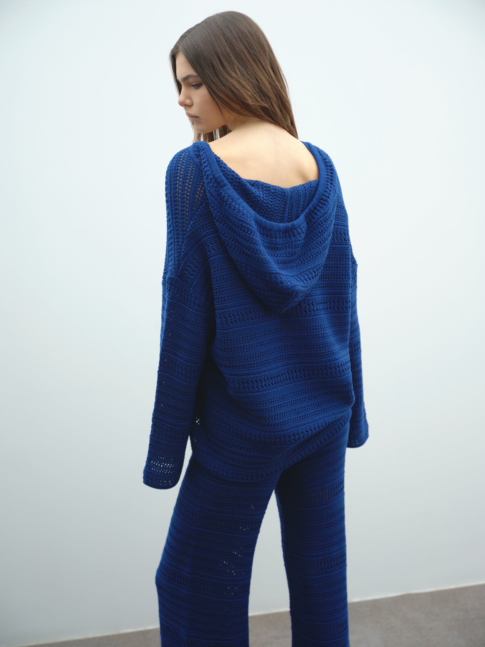 Maglia AKEP scollo "V" con cappuccio