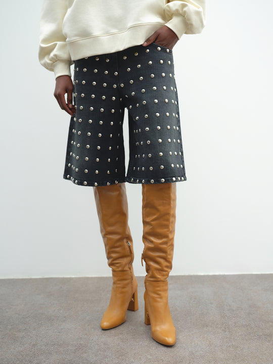 Bermuda AKEP in denim con borchie