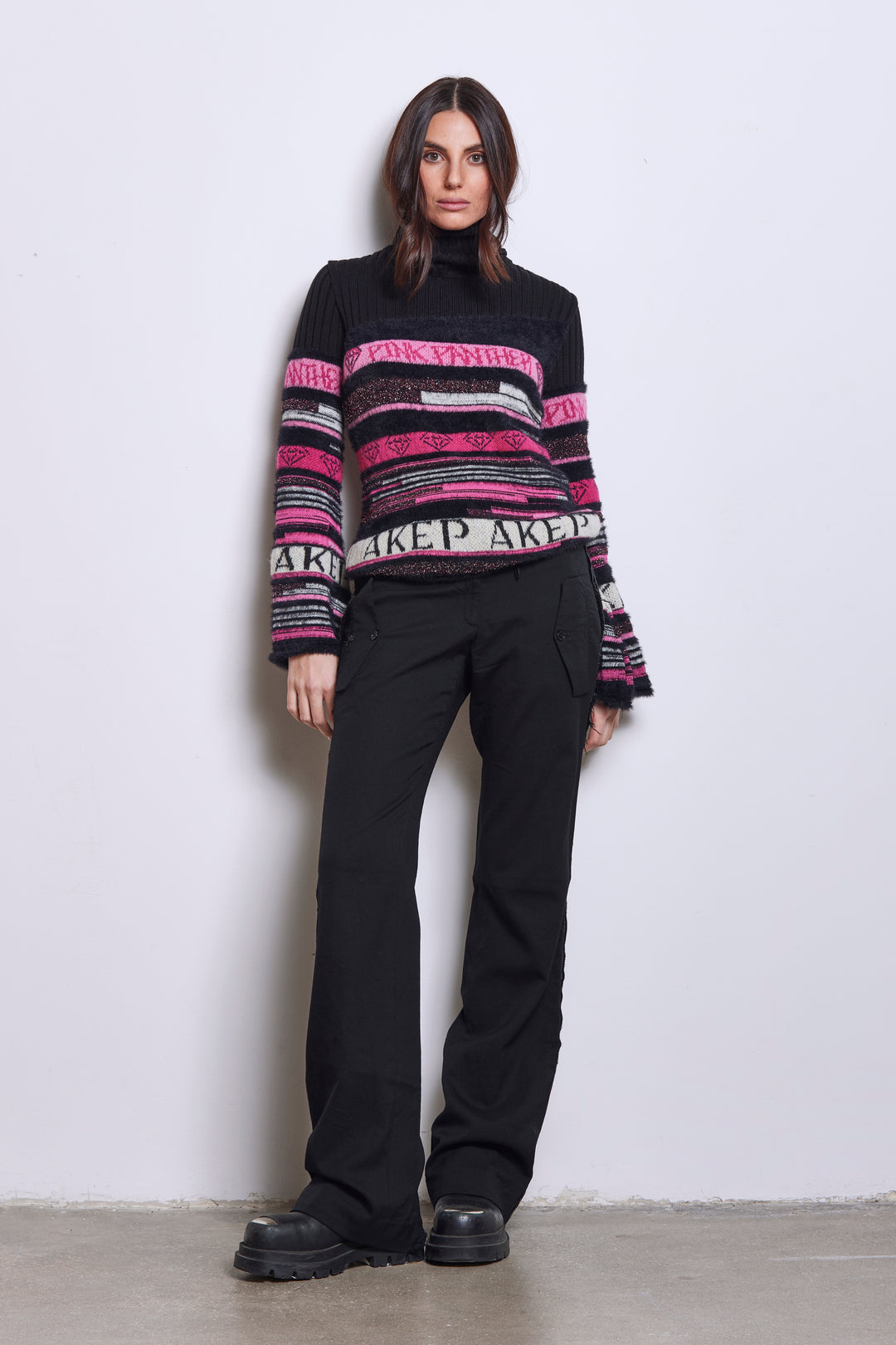 MAGLIONE A COLLO ALTO JACQUARD FANTASIA A RIGHE - CAPSULE "AKEP X PINK PANTER"