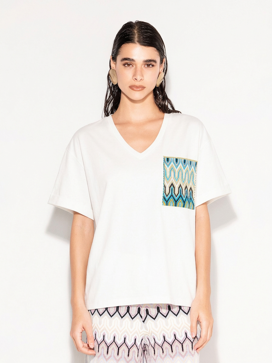 T-shirt AKEP con scollo a V